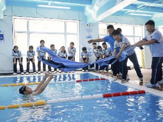 临沂：学生学习防溺水安全急救知识技能
