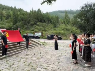 济南市莱芜区牛泉镇机关党总支开展“泉韵映山红”迎“七一”活动