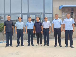 临沂汪沟第一中学开展“七一”走访慰问老党员活动