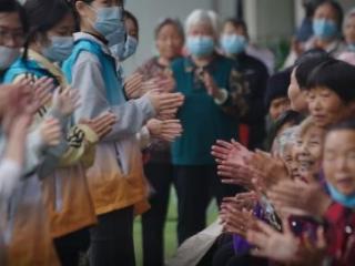 青春伴夕阳 体彩助老暖榕城