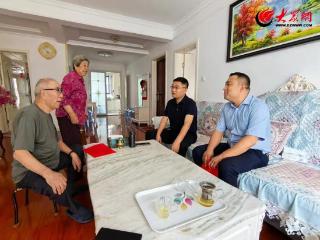 即墨区环秀街道墨河社区开展“七一”走访慰问活动