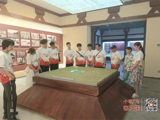 汉师外国语学院师生赴房县博物馆开展沉浸式研学