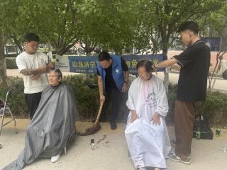济阳街道草桥口社区开展爱心义剪志愿服务活动