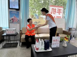 山东移动寿光分公司开展“心级服务”纳凉消暑送清凉活动