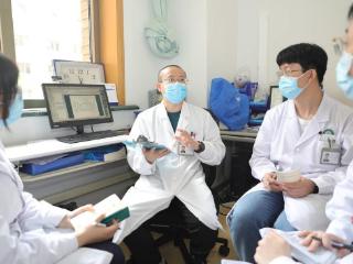 毓医关键字｜HIV感染者遭遇肾衰竭，毓璜顶医院肾内科为其手术