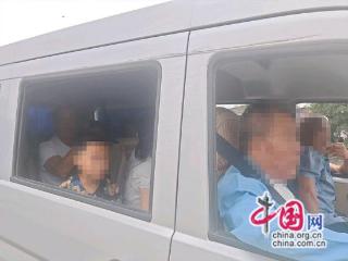 重庆永川交巡警提醒：超员超载“驶”不得(图)