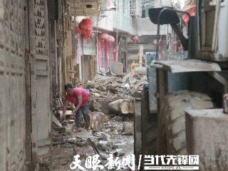 从“村超热土”到“抗洪前线”，榕江老街不屈的烟火气