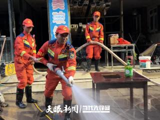 “火焰蓝”践行为民誓言：一场洪灾中的暖心“约定”