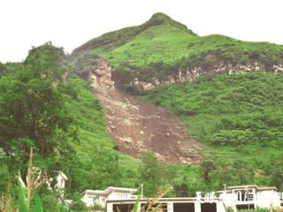 村干部组织有序，六盘水市水城区化乐镇72人安全转移 15分钟后山体崩塌