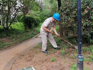 全福街道名辉豪庭社区：“历接历办”快速响应，化解雨季水流困扰