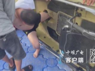 紧急救援！男子腿部被卡船缝，竹山消防全力施救