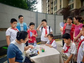 济宁太白湖新区许庄街道滨湖社区举办“趣味实验，点燃科学梦想”科普实验活动