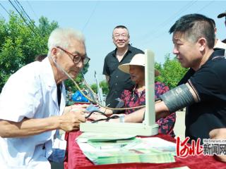 秦皇岛市卢龙县新时代文明实践大篷车“开进”社区