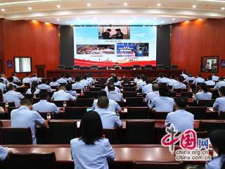 公安系统一级英雄模范陈冰到永川区公安局作报告