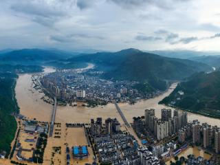 人民至上、全民抗洪！榕江有信心、贵州有能力、中国有力量