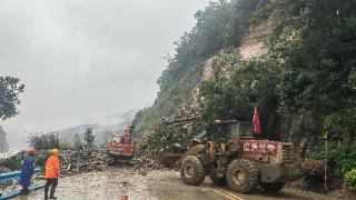 暴雨中的贵州开路先锋：打通减灾救援“生命线”(图1)
