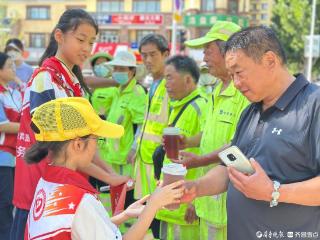 致敬城市美容师，兴隆街道开展“清凉行动”