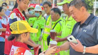 致敬城市美容师，兴隆街道开展“清凉行动”