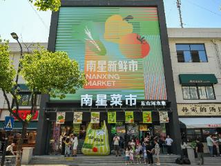 31%店铺是邻居开的！杭州这条“内循环老街”太懂操作了