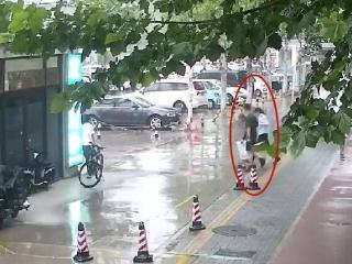 护学岗上遇求助，六分钟紧急送医
