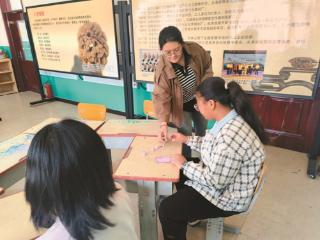 花心思，镌刻好“基层纹路”