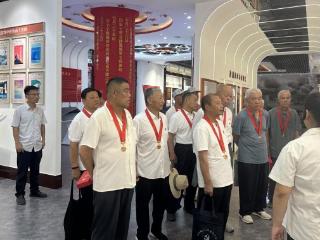 济宁市太白湖新区石桥镇开展“光荣在党50年”纪念章颁发仪式暨“七一红色教育”活动