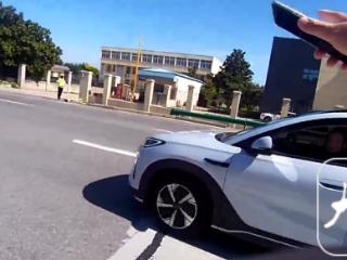 儿童高速上突发疾病 阜阳高速交警10分钟紧急护送就医