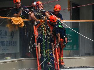 不惧“烤”验 合肥消防高温酷暑练精兵