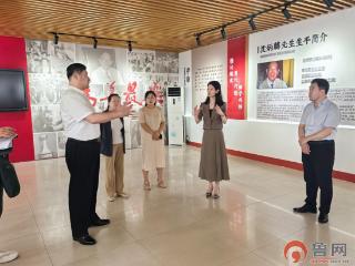 枣庄市侨联调研应善良基金会事迹主题展室