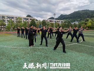 务川自治县公安局组织退休民警开展太极健身现场教学活动