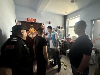 济南市莱芜区凤城街道瑞馨园社区：清理小楼道 传递“大文明”