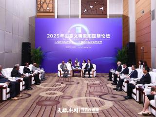 李炳军会见所罗门群岛副议长莫里斯·托伊雷纳一行