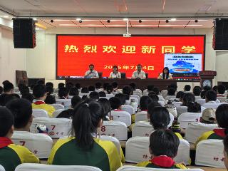 莒南县坊前镇中心小学与坊前镇初级中学联合开展小初衔接活动