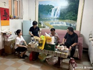 市住建局行发中心开展 “七一” 走访慰问活动