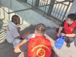 40℃热浪中，潍坊为临时遇困人员撑起“保护伞”