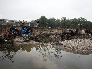 美国得州洪灾已致49人死亡 仍有数十人失踪
