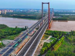 京台高速公路齐济段改扩建项目黄河特大桥顺利完工