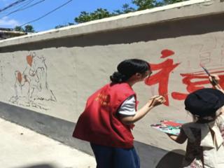 南苑街道济安台社区开展“妙笔绘墙画 筑文明社区街角”墙绘活动