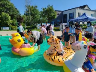 济宁太白湖新区许庄街道北湖湾社区举办泡沫之夏亲子嘉年华活动
