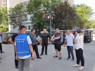济阳街道财工街社区网格员倾听民声共筑和谐社区