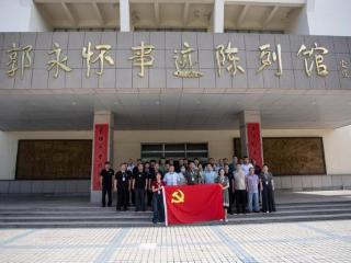 缅怀永怀精神 践行公交使命——荣成公交集团七一主题党日活动纪实