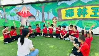 东营市利津县北宋镇中心幼儿园大二班开展“鱼戏莲叶间，童趣绘自然”艺术活动