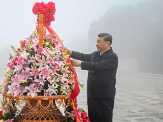 新华图讯｜习近平在山西阳泉市向抗战烈士敬献花篮并参观百团大战纪念馆