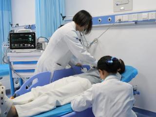 窒息感+四肢僵直！她突遭情绪风暴，三甲专家10分钟解救！
