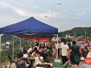 21℃夏夜邂逅“滚烫”烟火，碧江龙塘坳解锁避暑新消费
