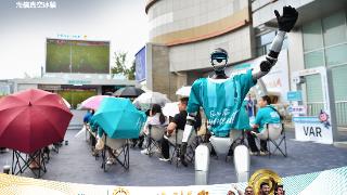 海信AI球迷大巴落地成都，海信真空冰箱打造&ldquo;巴适&rdquo;观赛新体验