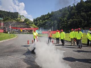 应急处置能力再升级 信州公路中心开展隧道消防应急救援演练