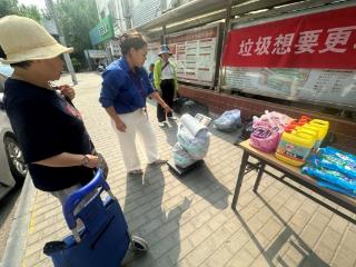 六里桥街道积极开展“大件+再生+过期药品”宣传，共筑绿色生活新风尚