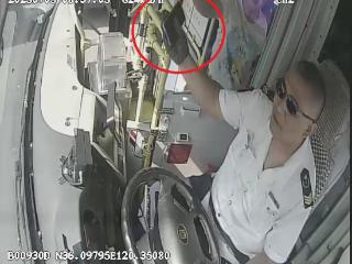 从手机到钥匙，青岛公交人如何守护市民“小确幸”？这些细节太戳心
