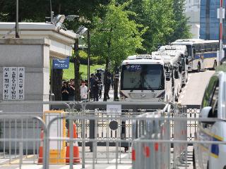 韩国前总统尹锡悦抵达法院 出席拘留令必要性审查